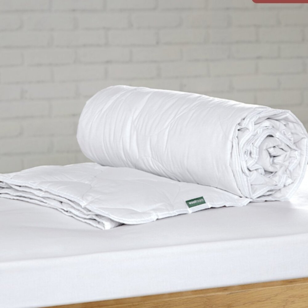 King Classic lightweight wool comforter from the wool room
